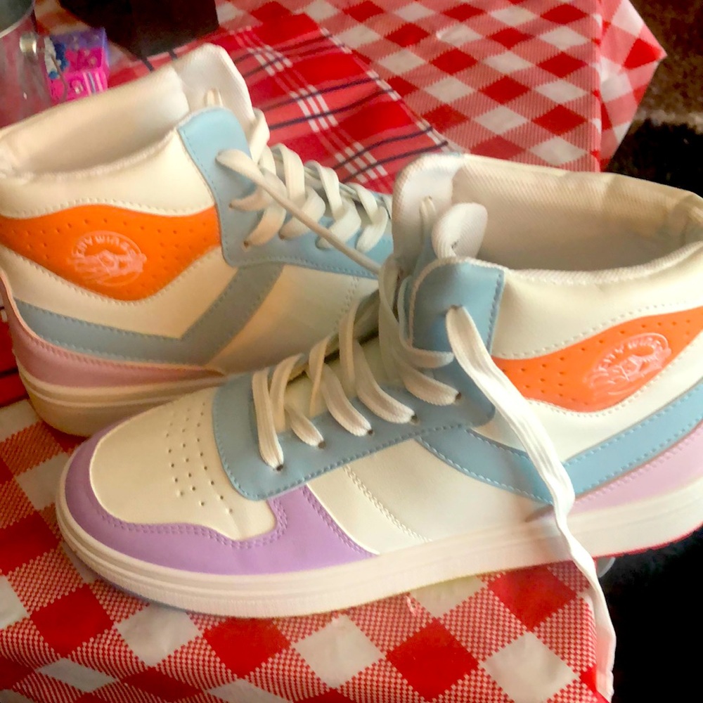 Brand new hot kicks